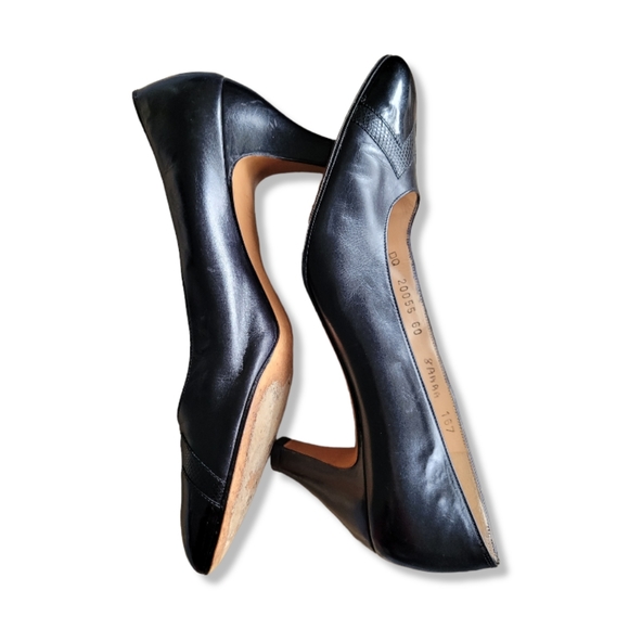 Salvatore Ferragamo Black Leather Embossed Chevron Vintage Pumps, 6 - Picture 8 of 10